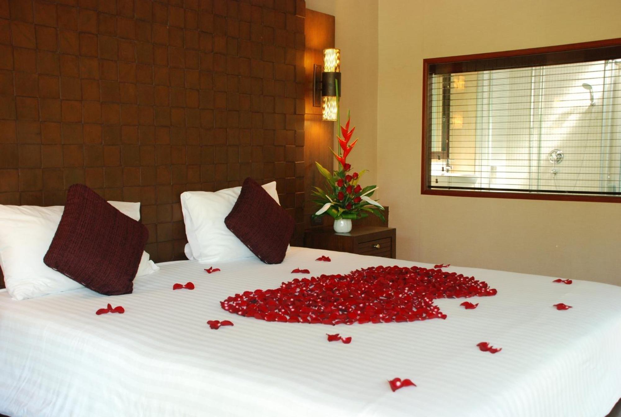 Khaolak Bayfront Resort Takuapa Bagian luar foto