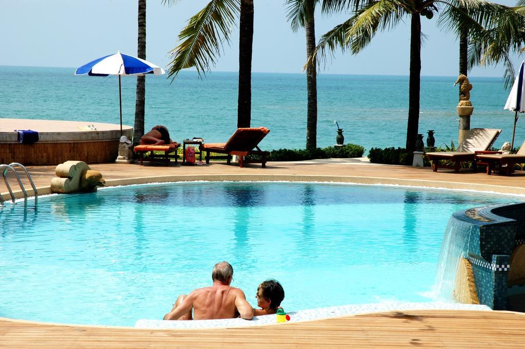 Khaolak Bayfront Resort Takuapa Bagian luar foto