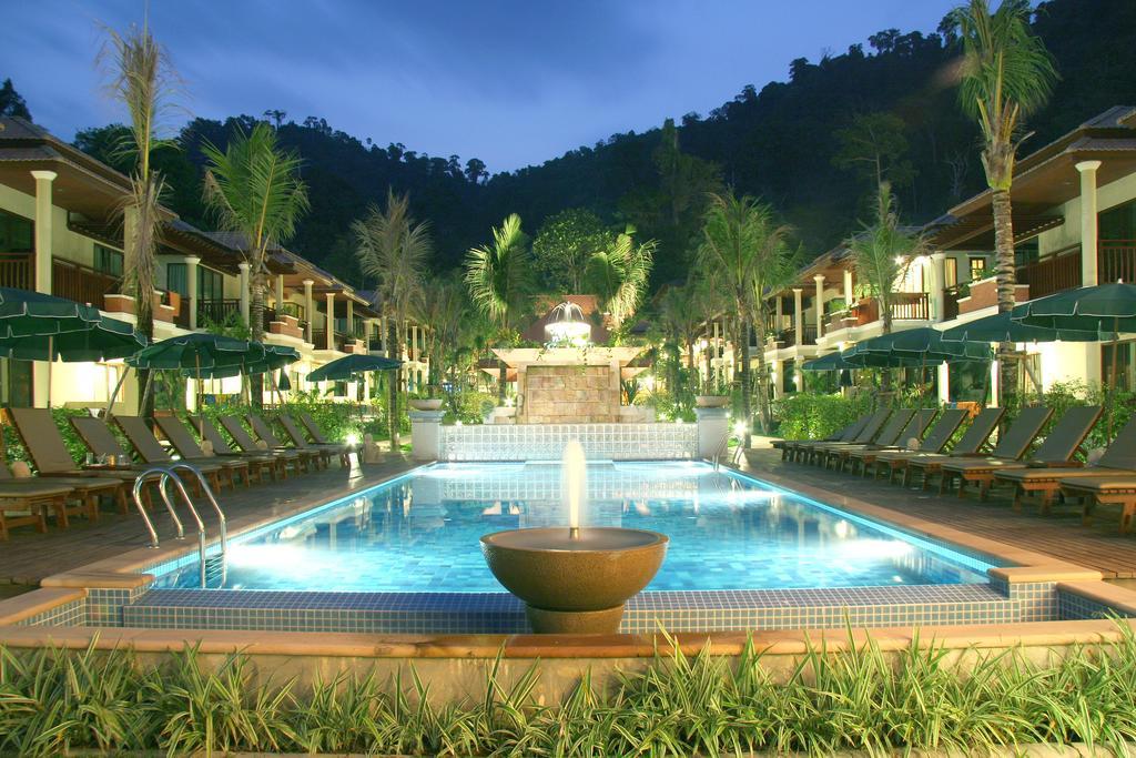 Khaolak Bayfront Resort Takuapa Bagian luar foto