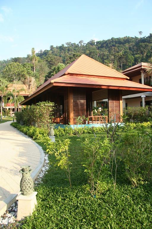 Khaolak Bayfront Resort Takuapa Bagian luar foto