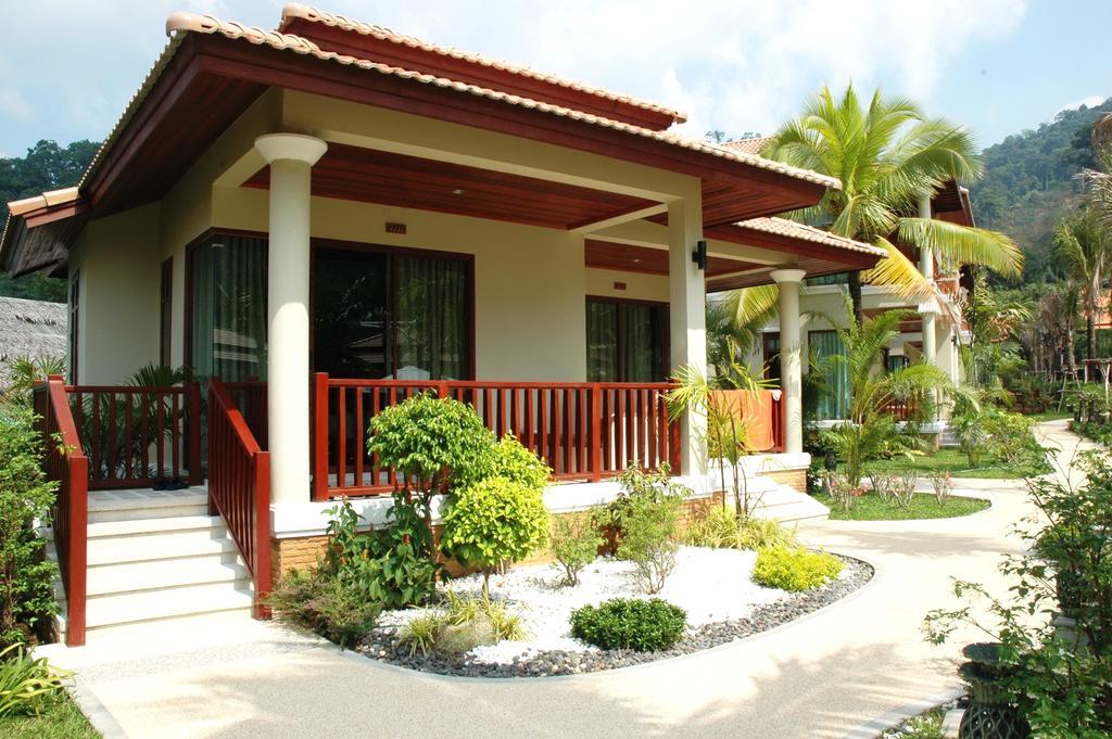Khaolak Bayfront Resort Takuapa Bagian luar foto