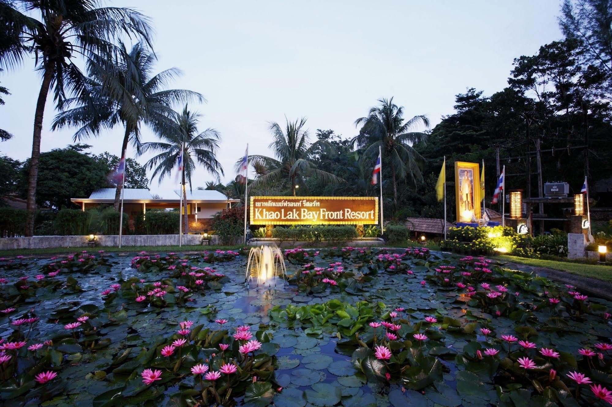 Khaolak Bayfront Resort Takuapa Bagian luar foto
