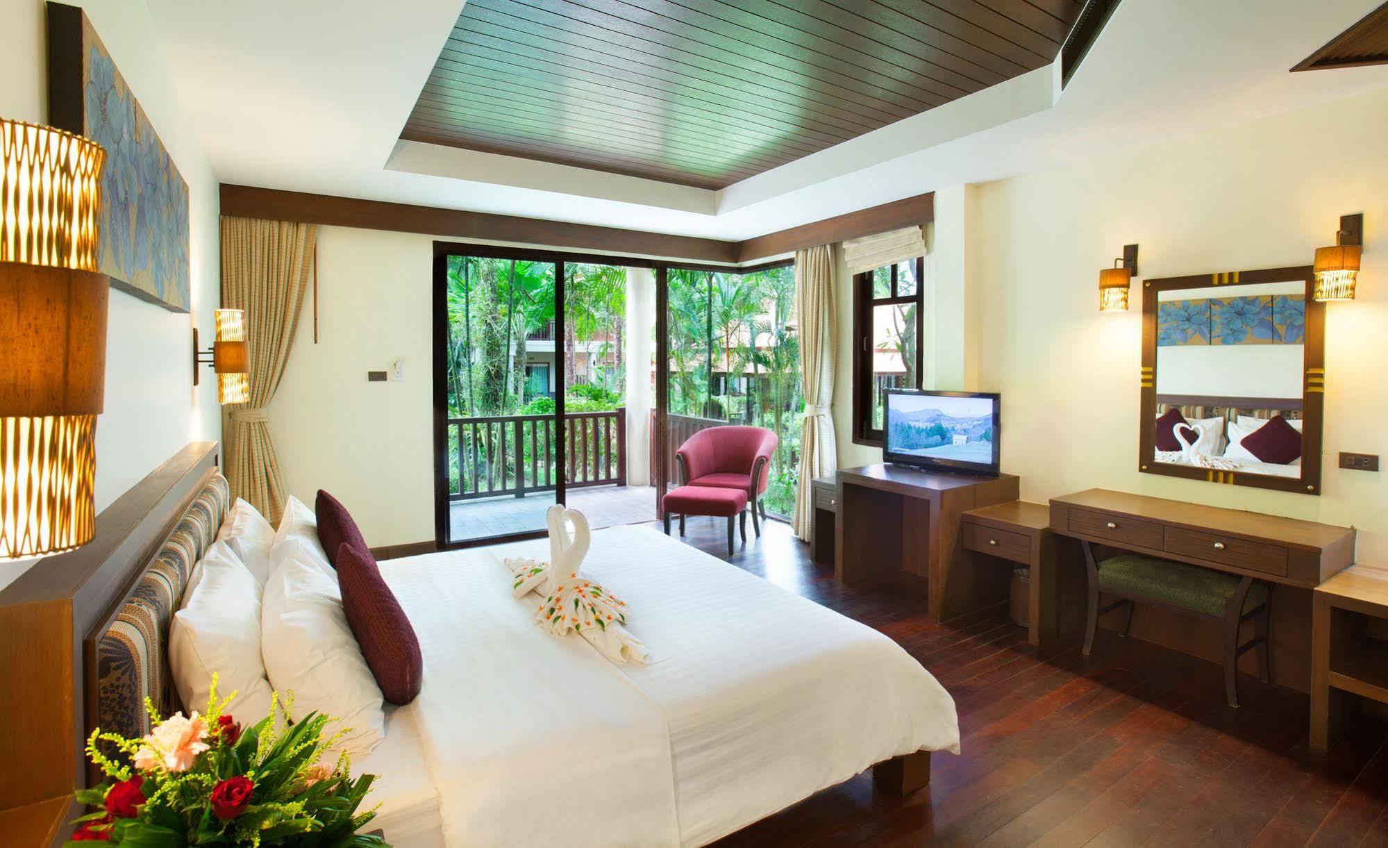 Khaolak Bayfront Resort Takuapa Bagian luar foto