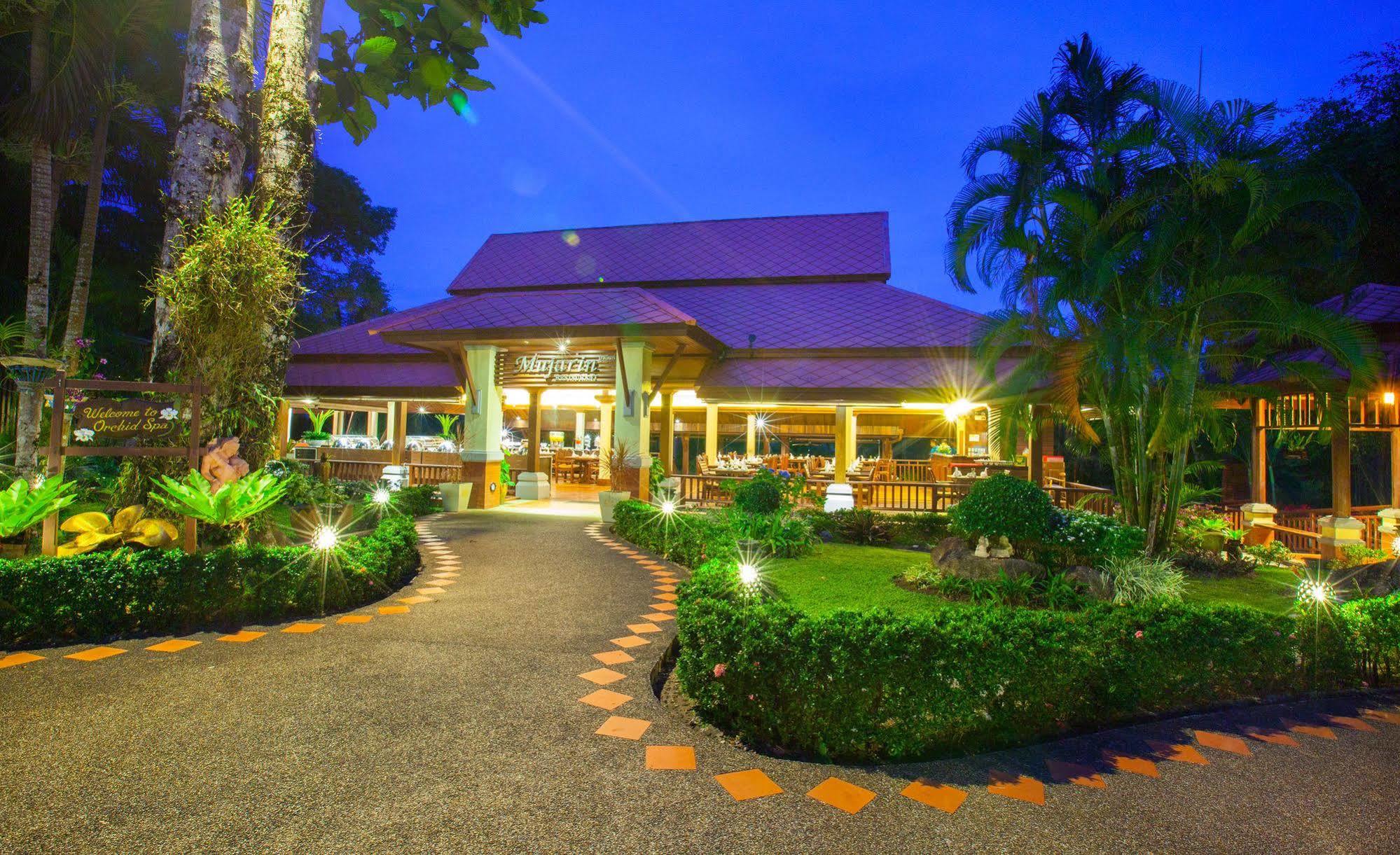 Khaolak Bayfront Resort Takuapa Bagian luar foto
