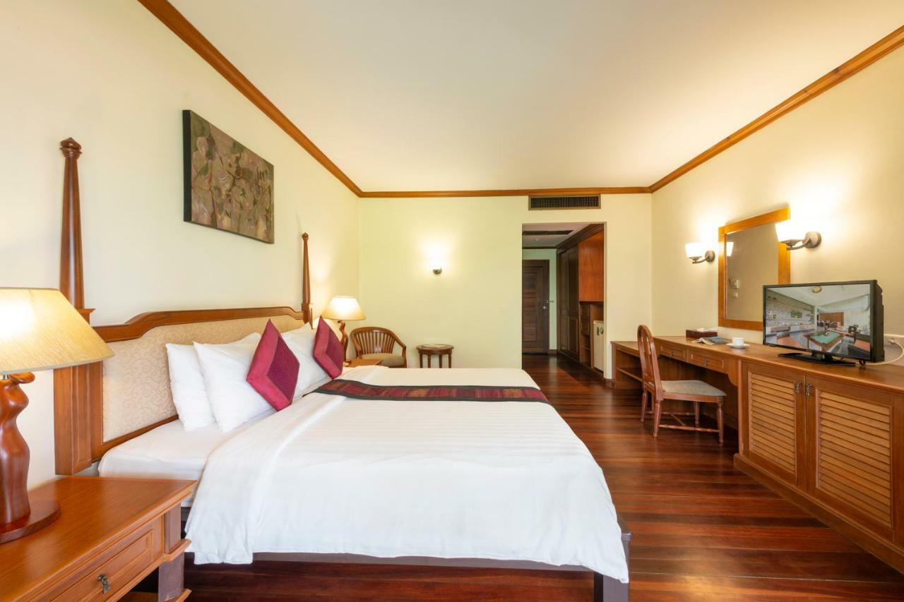 Khaolak Bayfront Resort Takuapa Bagian luar foto