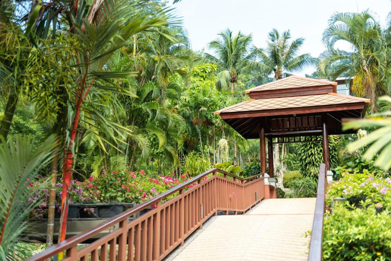 Khaolak Bayfront Resort Takuapa Bagian luar foto