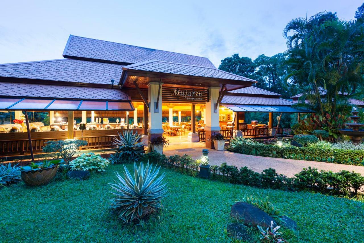 Khaolak Bayfront Resort Takuapa Bagian luar foto